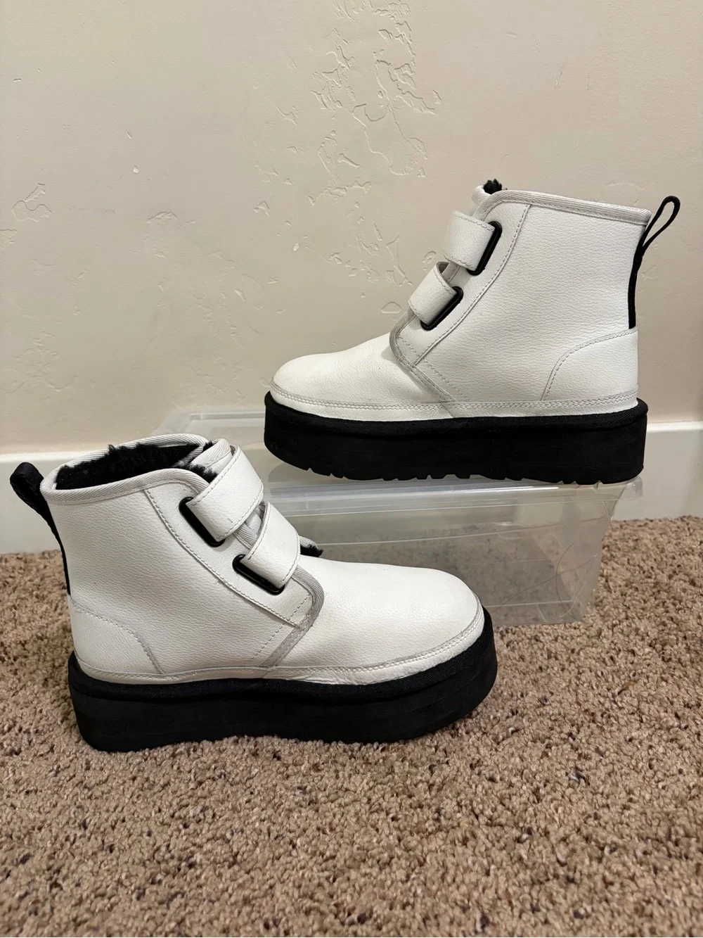 Ugg  Kids' Neumel Platform Boots Winter Leather Size 3 White Black